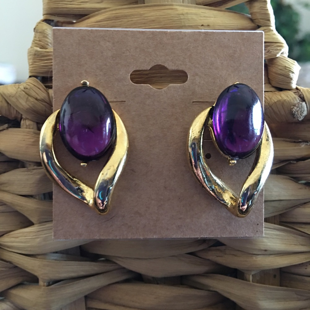Vintage purple glass cabochon gold tone earrings